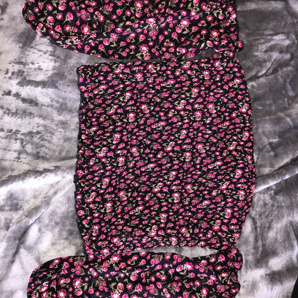 Flower print off the shoulder crop top